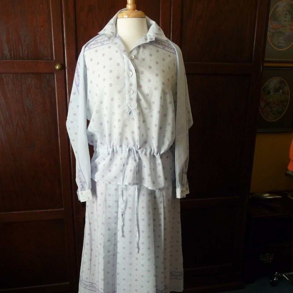 Oyster blouse/skirt set pre-1985 w/shipping break